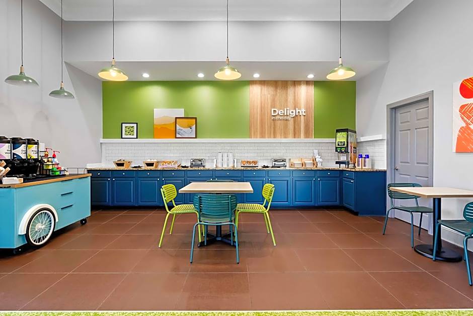 Spark by Hilton Daleville Roanoke North