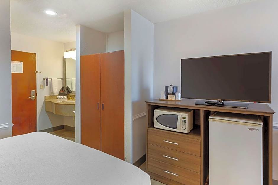 Best Western Plus South Hill Inn