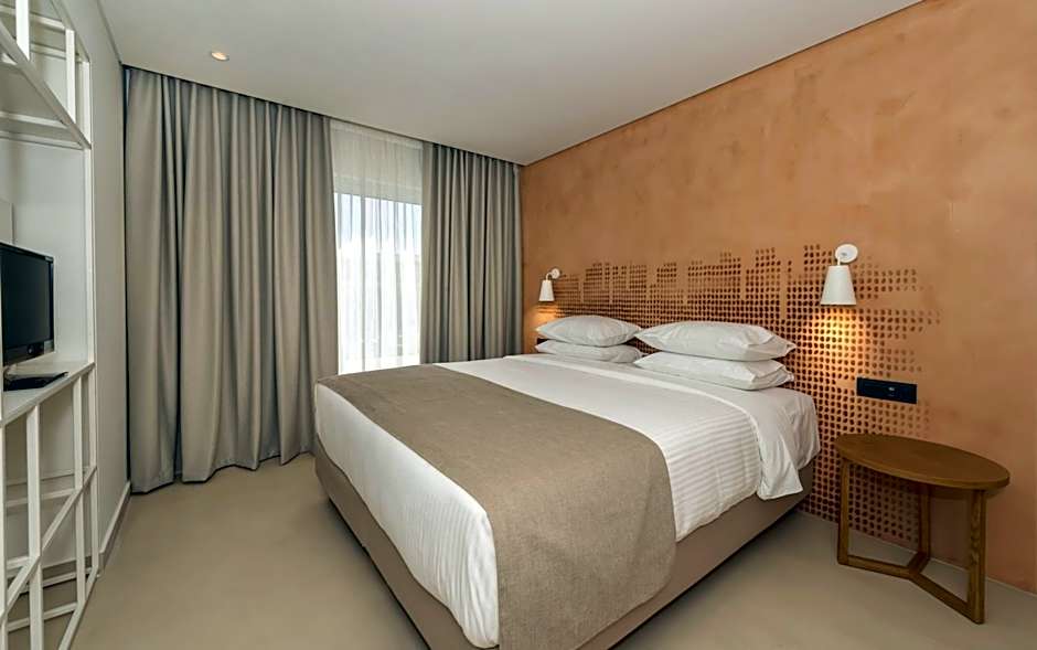 Bitzaro Grande Hotel & Suites