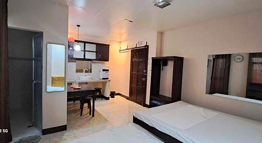 RedDoorz @ JL Lodging House and Cafe Irosin