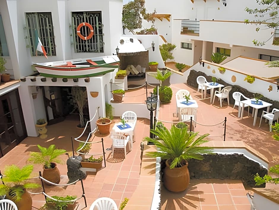 Aparthotel Esquinzo Y Monte Del Mar