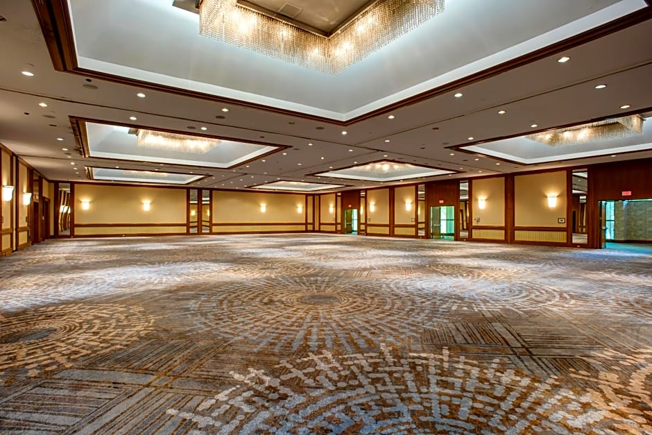 DoubleTree by Hilton Tulsa at Warren Place