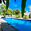 Commercial Zone Studios, Pool, BBQ and Beach 7 Blocks