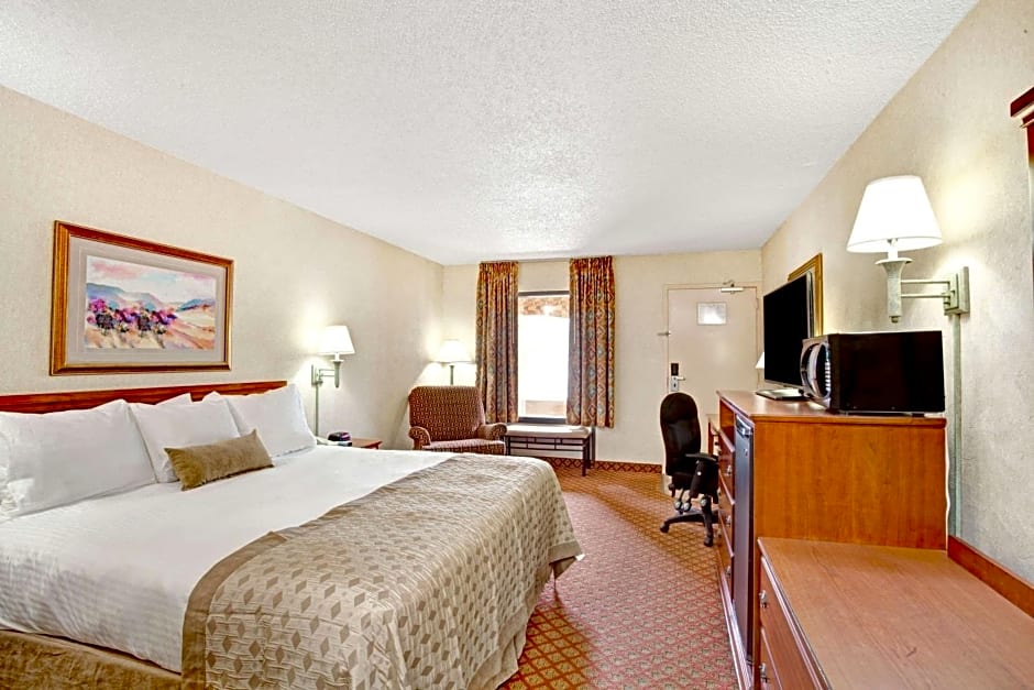 Ramada by Wyndham West Memphis