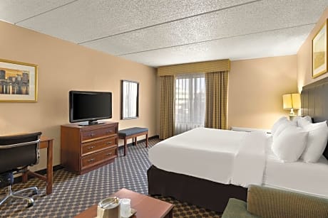 1 King Bed Non Smoking
