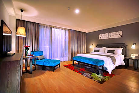 Deluxe Double or Twin Room with Pool View
