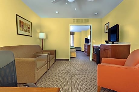 One-Bedroom Queen Suite with Balcony