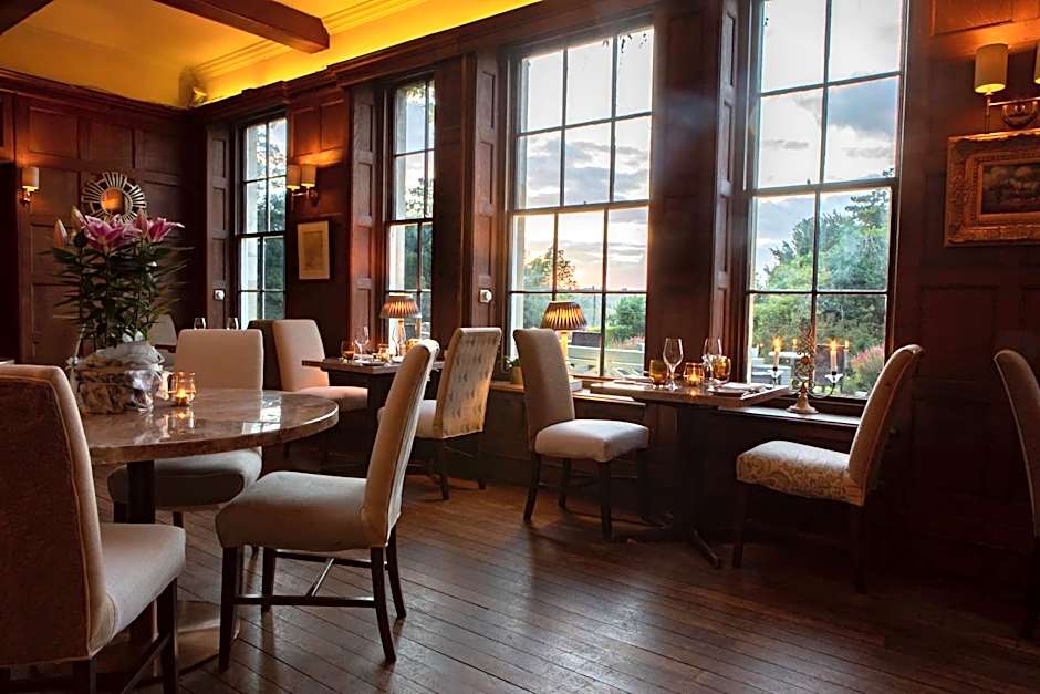 Burleigh Court Hotel