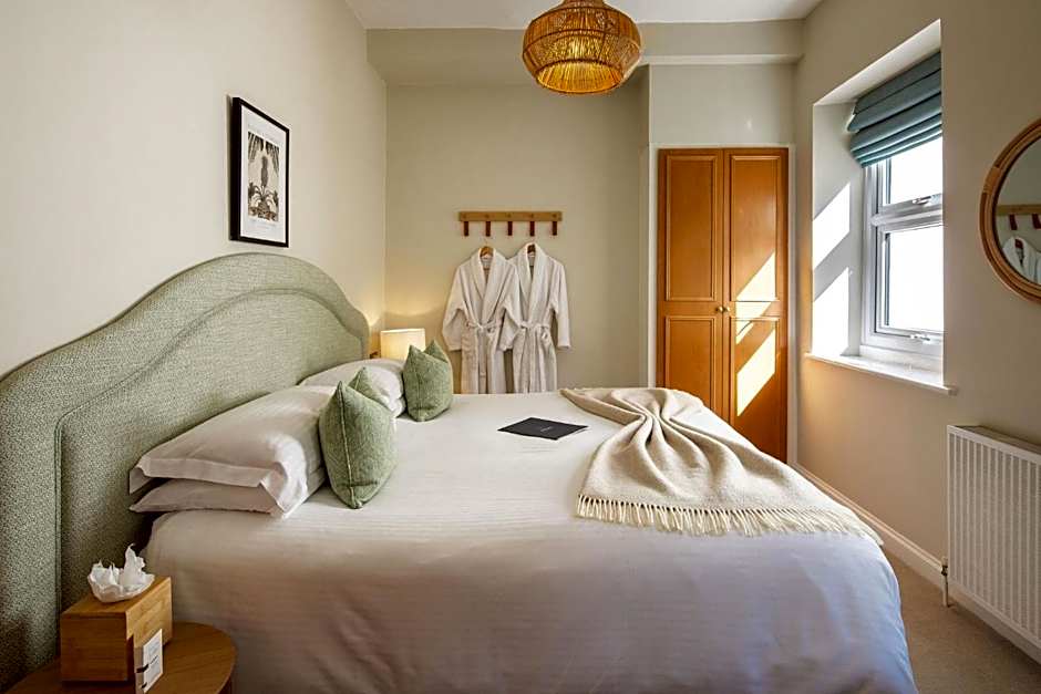 The Moorings Hotel & Restaurant