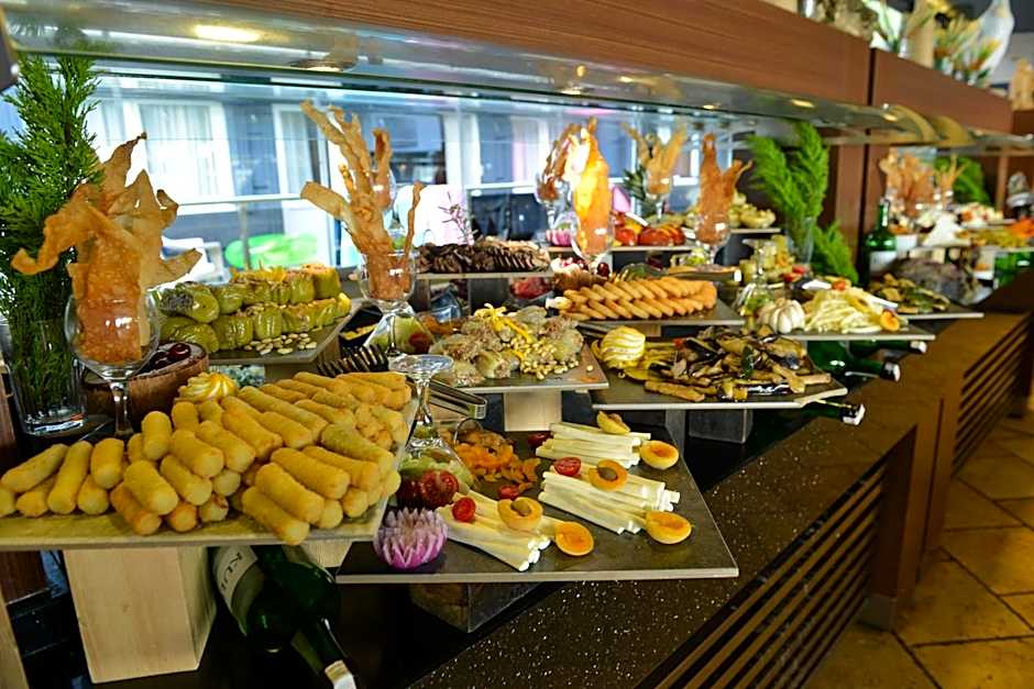 Manaspark Deluxe Hotel