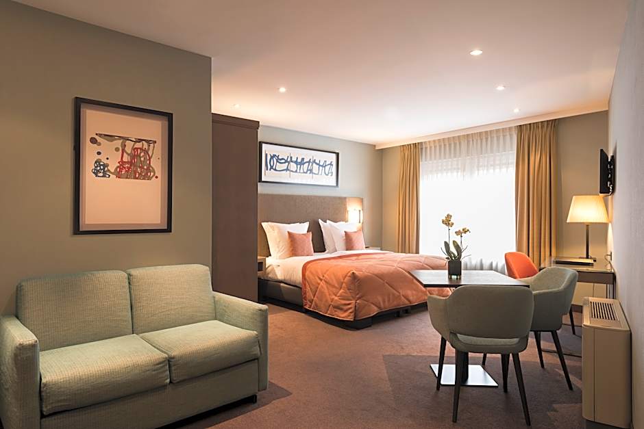 Photo 1 of 5 of 1 Queen Bed Residence