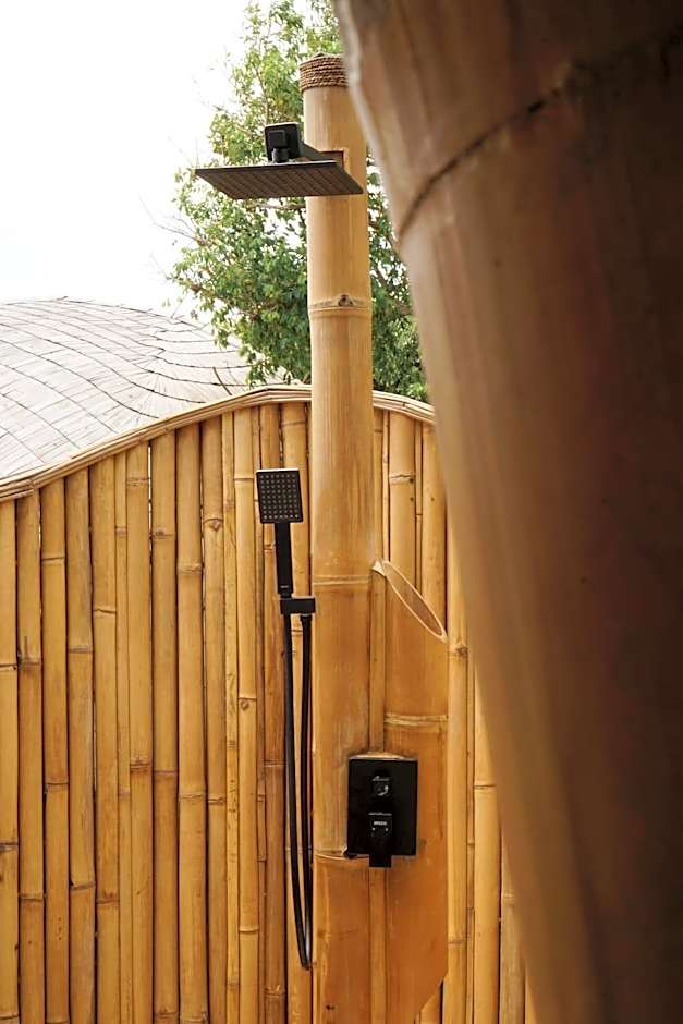 Kini Resort - Oceanfront Bamboo Eco Lodges