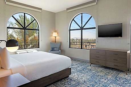 Suite, 1 King, Sofa bed