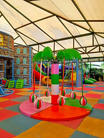 J'Adore Deluxe Hotel & Spa