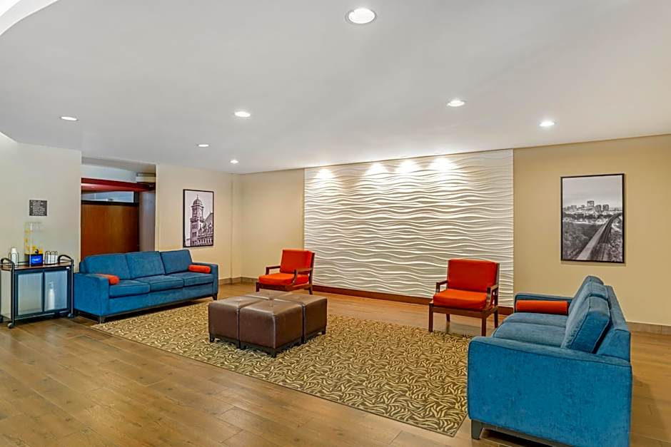 Comfort Suites At Virginia Center Commons