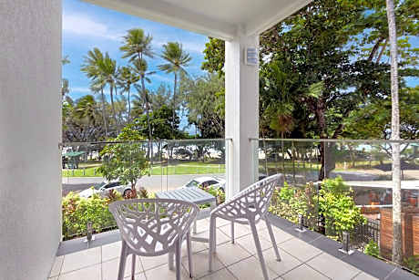 Beaches Port Douglas Holiday Apartments Book Here With The Onsite Reception Team