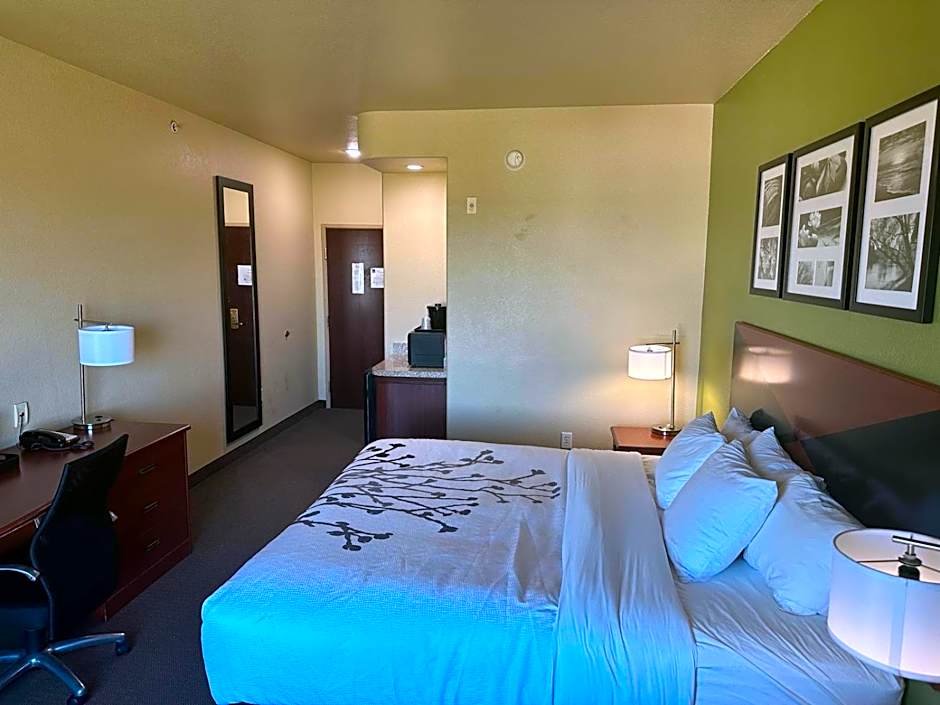 Sleep Inn And Suites At Six Flags