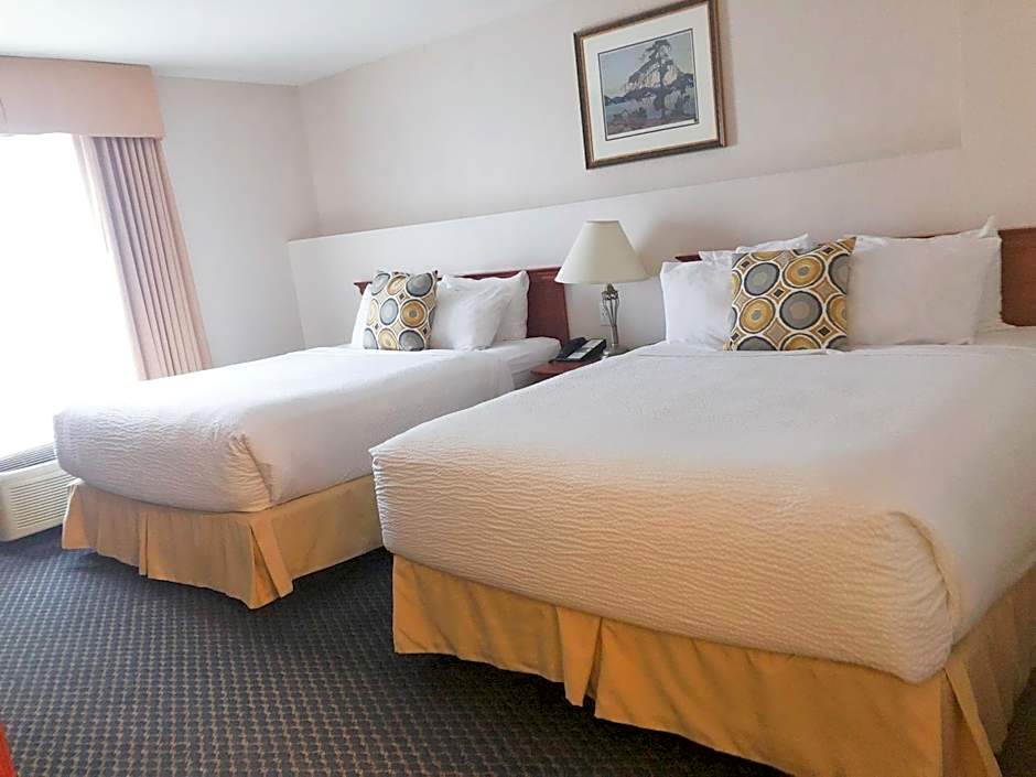 Days Inn & Suites by Wyndham Niagara Falls Centre St. By the Falls