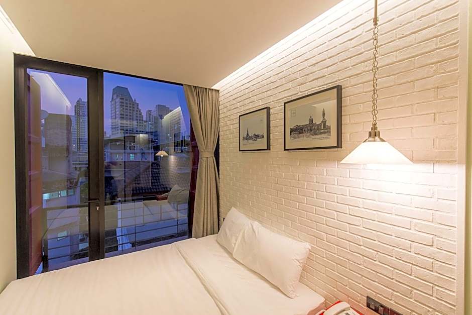 Sleepbox Sukhumvit 22