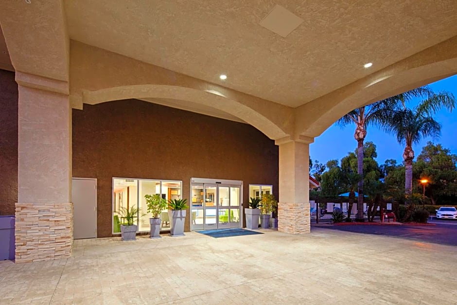 Holiday Inn Express Hotel & Suites San Diego-Escondido, an IHG Hotel