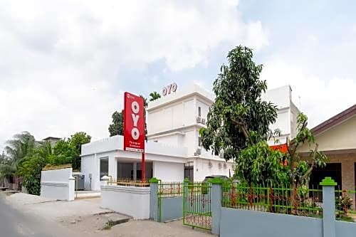 OYO 2895 Paranginan Residence