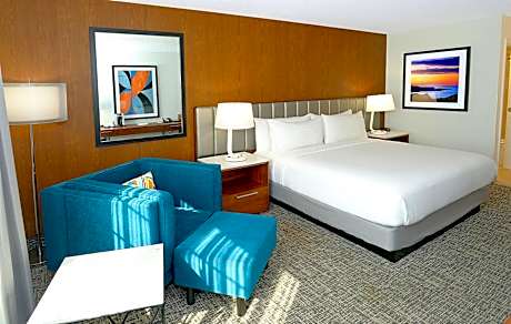 Standard King Room with Roll-In Shower - Communications Access