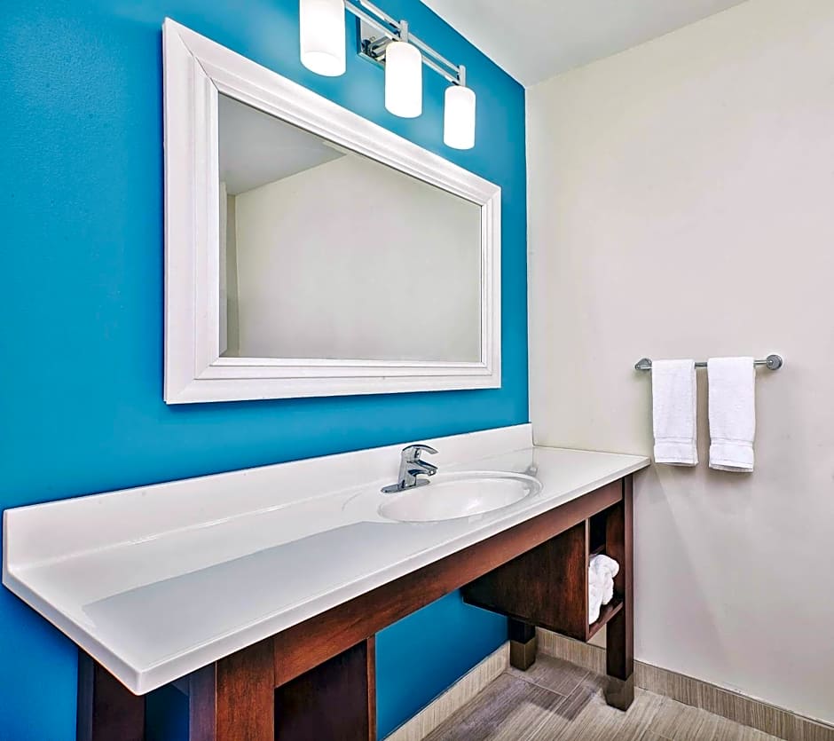 La Quinta Inn & Suites by Wyndham Niagara Falls