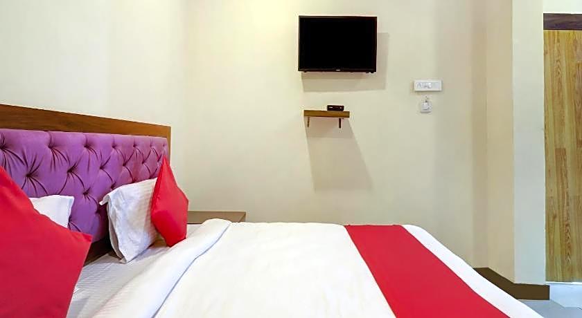 R Square Elite By OYO Rooms – Hyderabad, IA