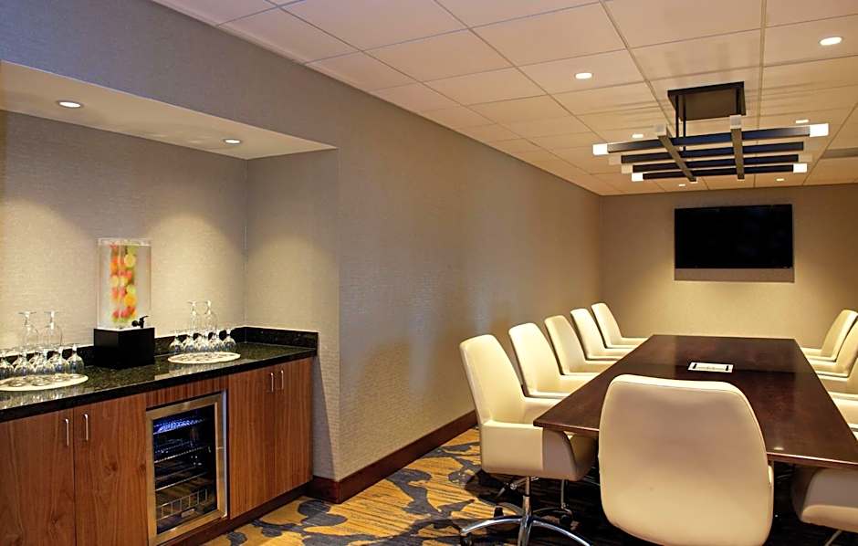 Embassy Suites by Hilton Portland Tigard