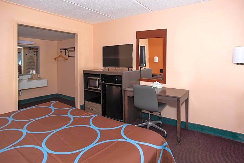 Super 8 by Wyndham Black Mountain