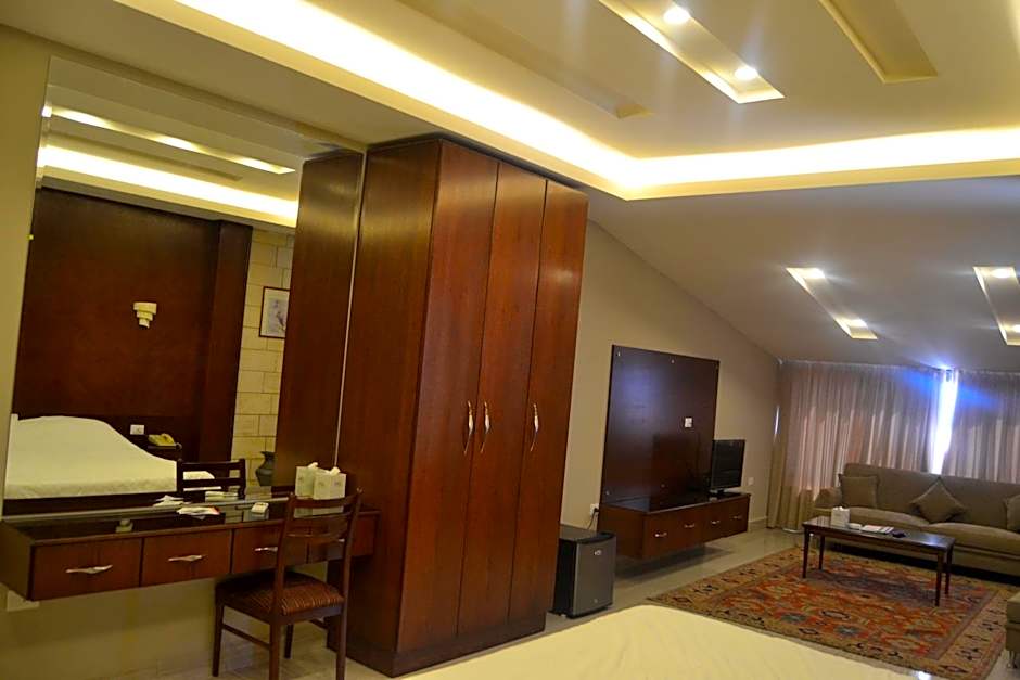 Platinum Hotel