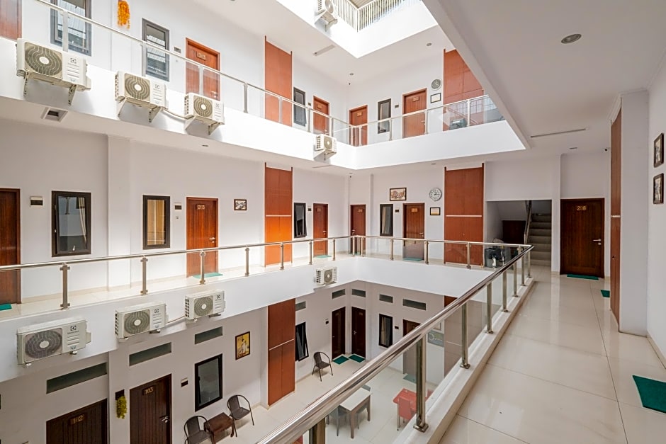 RedDoorz near Jawa Timur Park 3