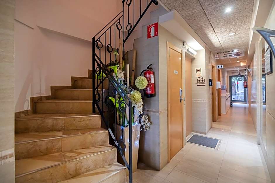 Hostal House