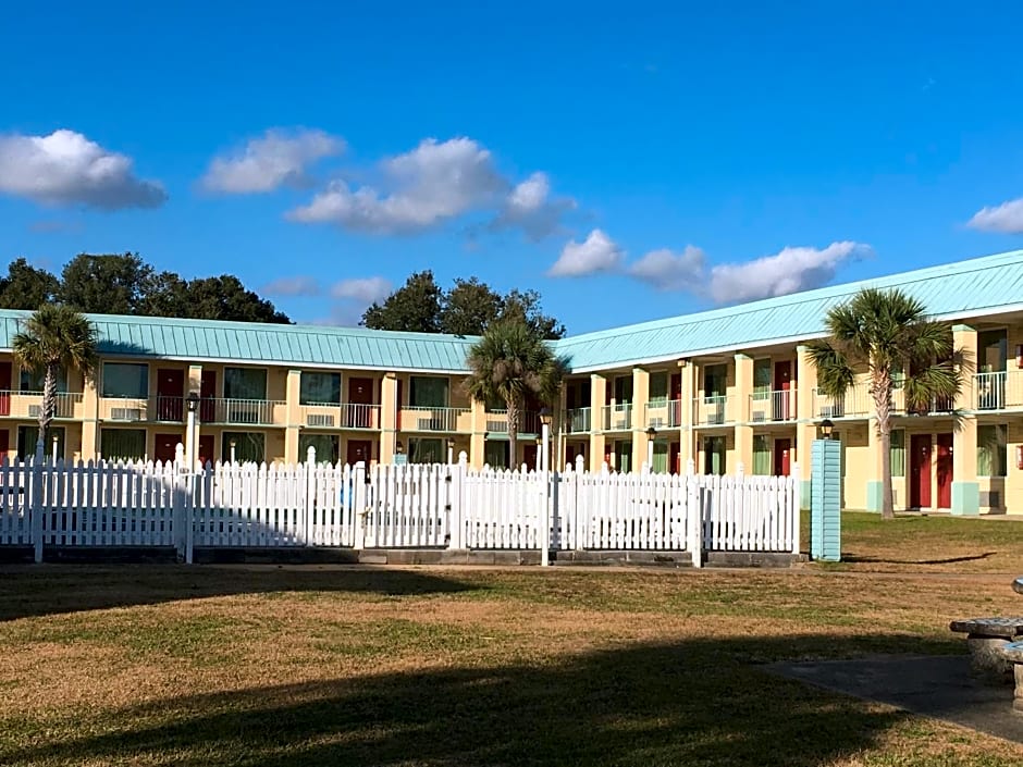 Garden Inn & Suites