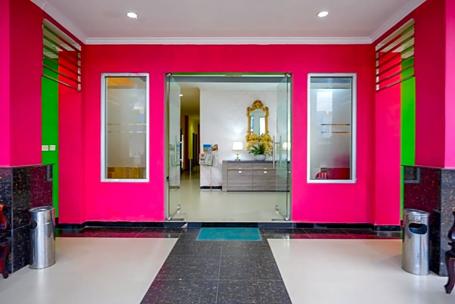 RedDoorz near Citraland Waterpark Kendari