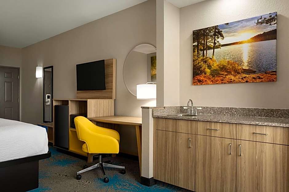 Days Inn & Suites by Wyndham Prattville-Montgomery