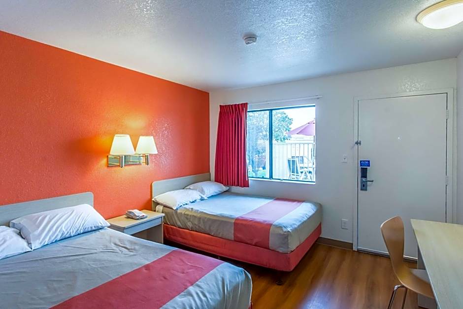 Photo 1 of 5 of Quadruple Room