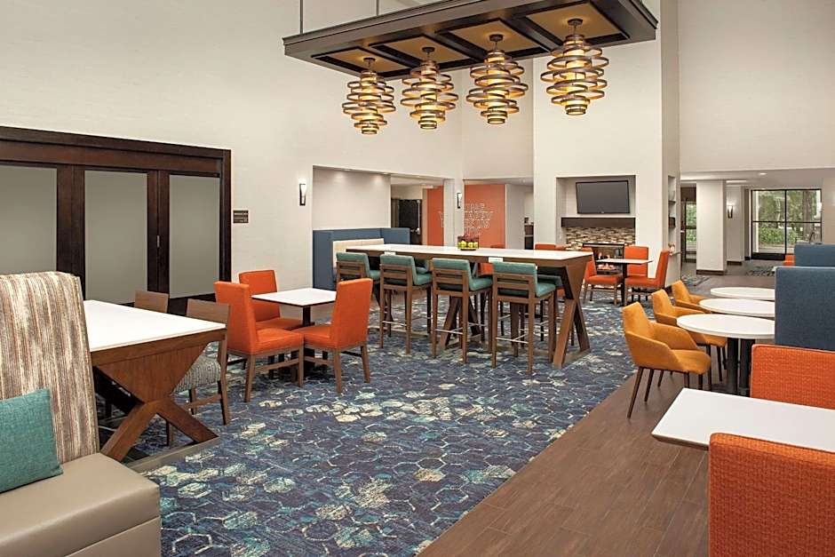 Hampton Inn By Hilton & Suites Alpharetta