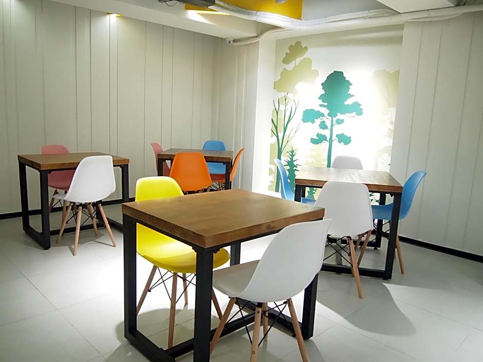 Fairytale YiSu Hot Spring Hotel