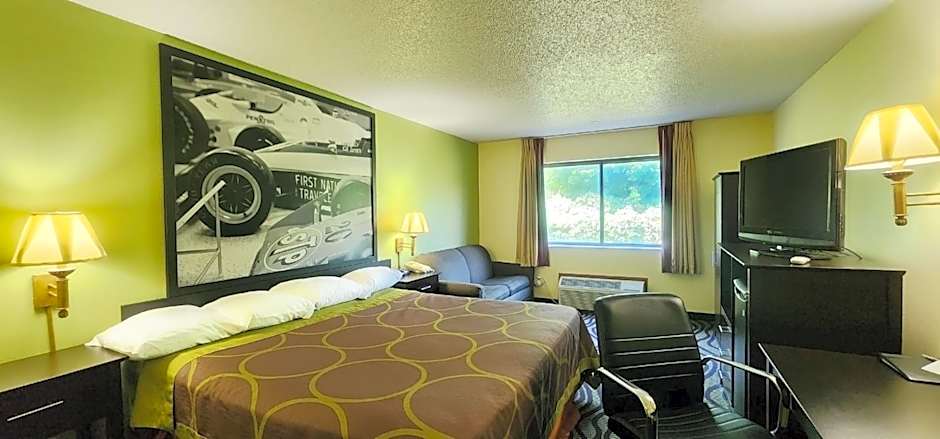 Super 8 by Wyndham Newton