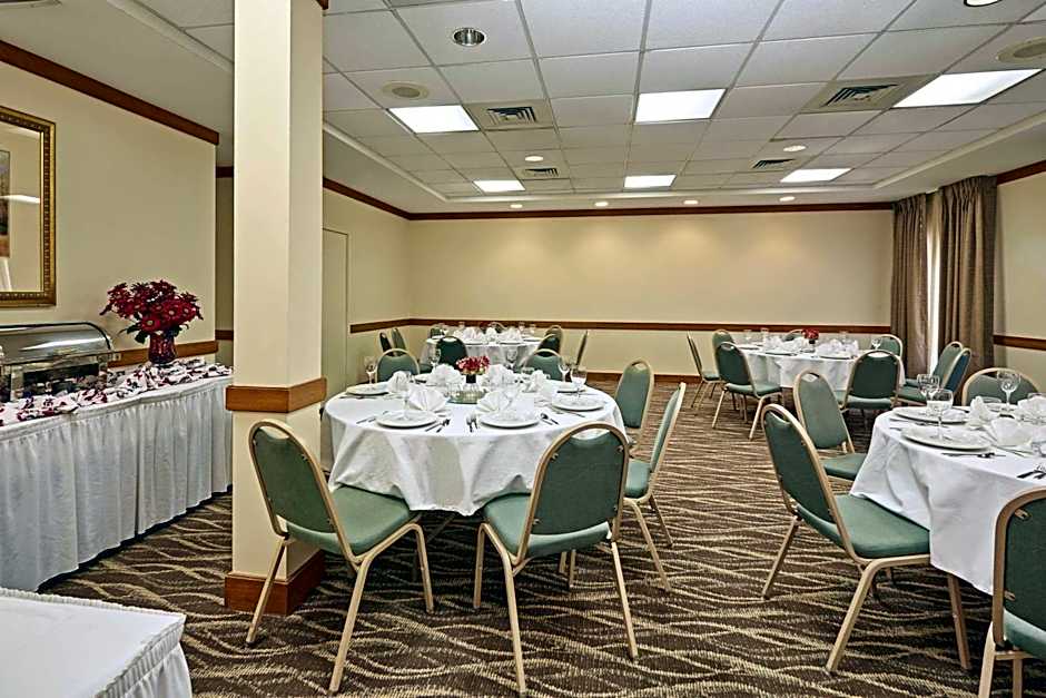 Howard Johnson Hotel Madison – Madison, WI