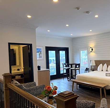 Deluxe King Suite