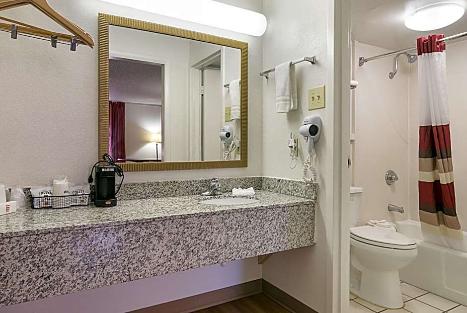 Red Roof Inn Forsyth
