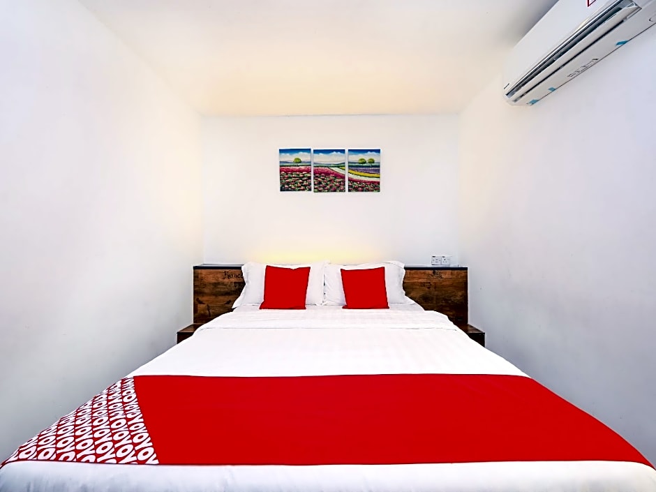 OYO 836 Mandurah Room & Cafe