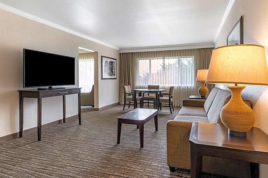 Best Western Plus Garden Court Inn