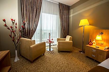 Family Room with Garden View