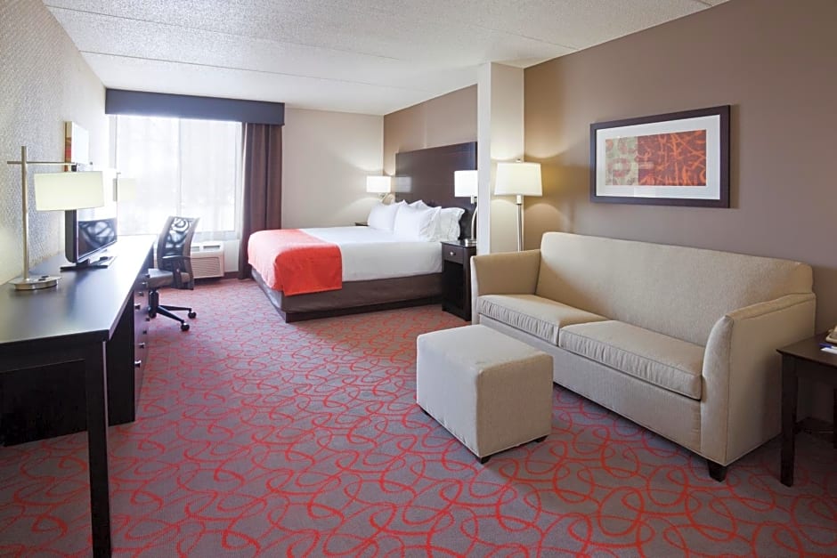 Holiday Inn Express & Suites Bloomington West