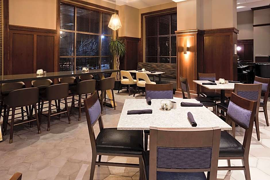 Sheraton St. Paul Woodbury Hotel