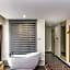 Lavande Hotel Luzhou Jiale Century City