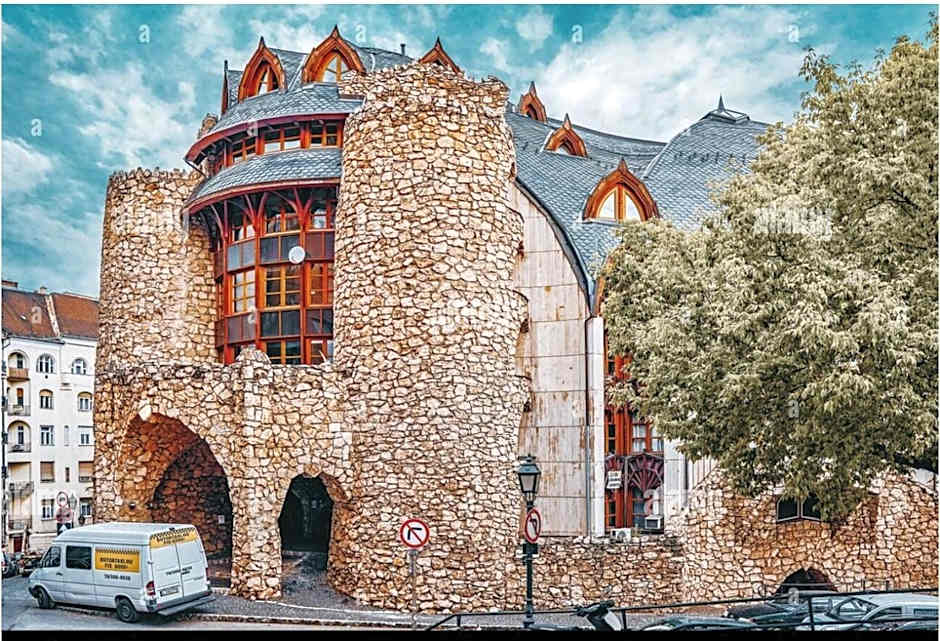 Deluxe Swan Stone Castle Apartment